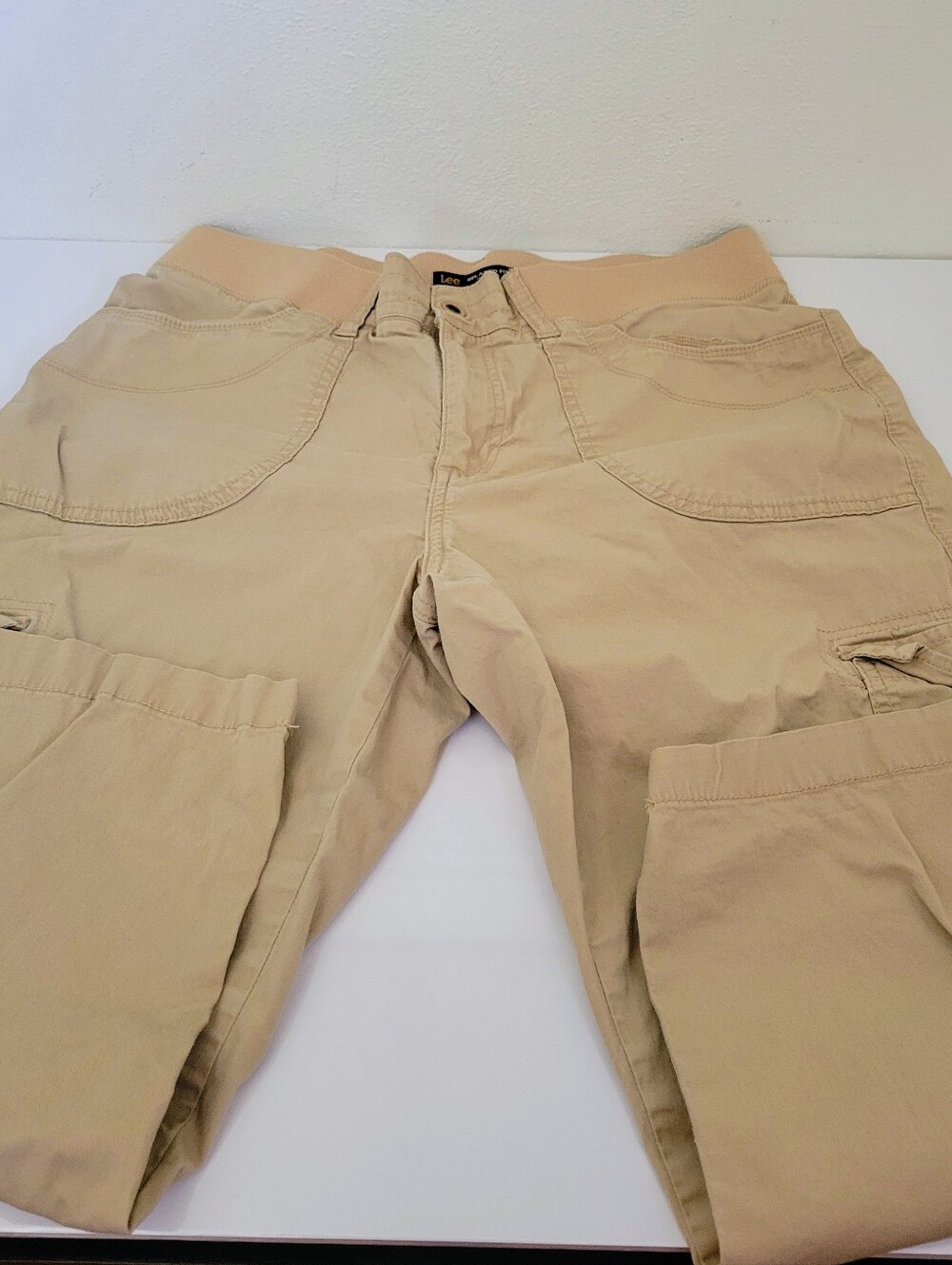 Lee Relaxed Fit Mid Rise Capris/Crop Cargo Pants in Khaki